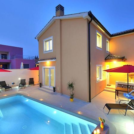 Villa With Private Pool In Village Jadreski Pula Exterior foto