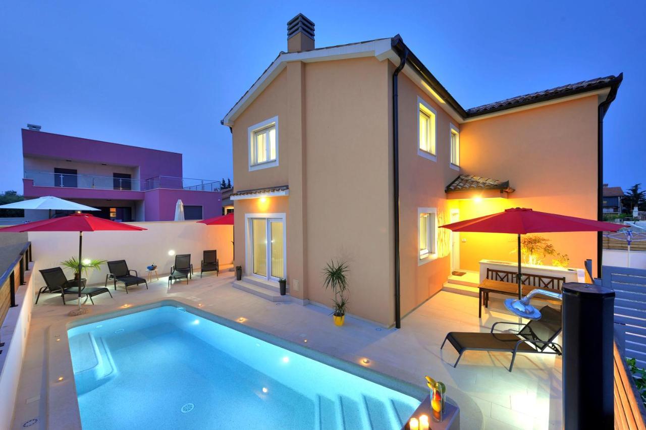 Villa With Private Pool In Village Jadreski Pula Exterior foto